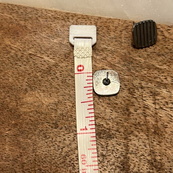 Textured square silver studs - Picture 2 of 3